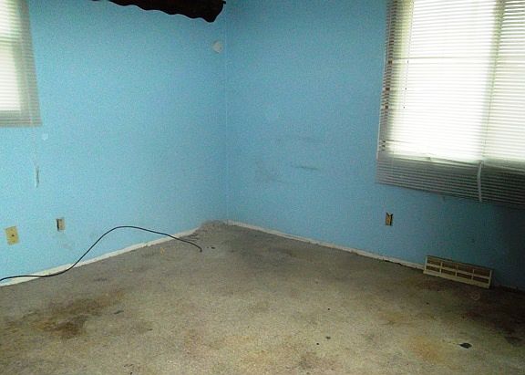 4th image of 2623 Kellogg Ave
