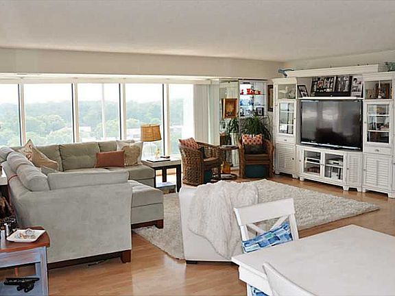 2nd image of 4004 Atlantic Ave APT 1002