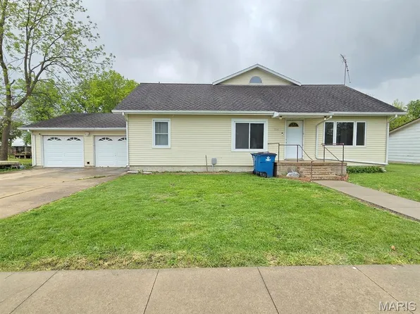 304 E Quincy St, Lewistown, MO 63452