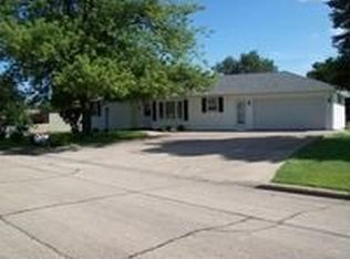 3 Circle Dr, Washington, IA 52353