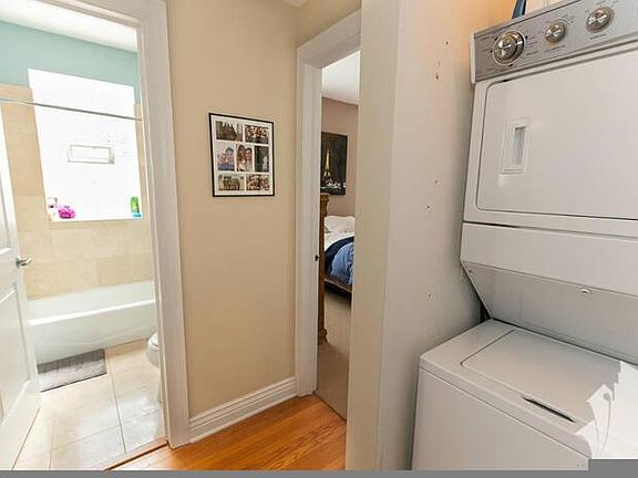 3rd image of 4863 N Hermitage Ave #4865-1E