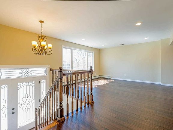3rd image of 7 Westminster Ln