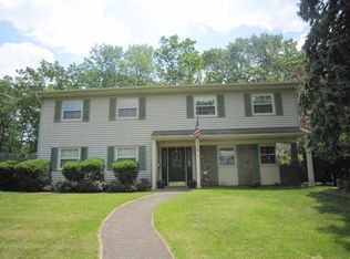 17 Meadowbrook Dr, Howell, NJ 07731