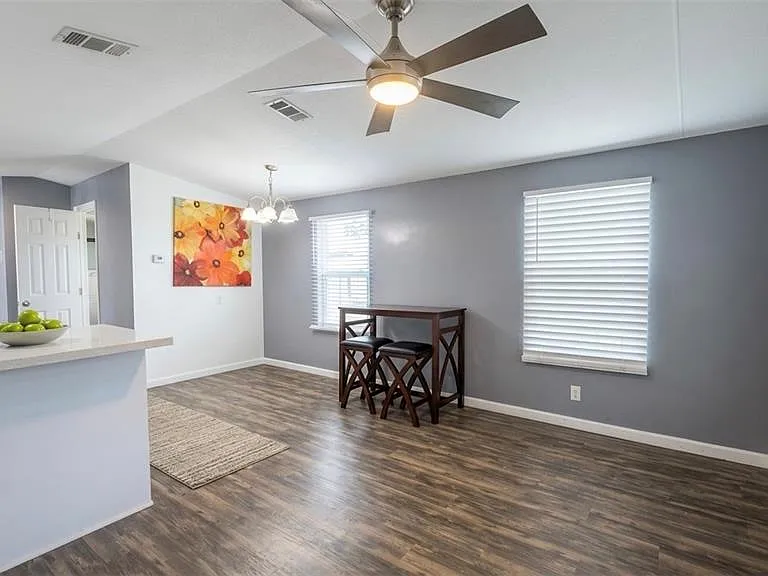 519 Center Crest Blvd — Photo 7