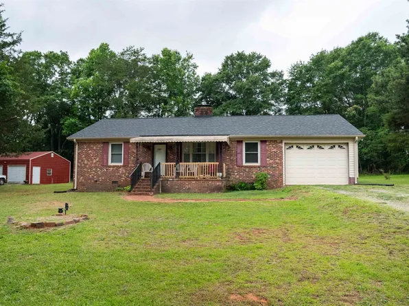 710 Neighborhood Rd, Wellford, SC 29385