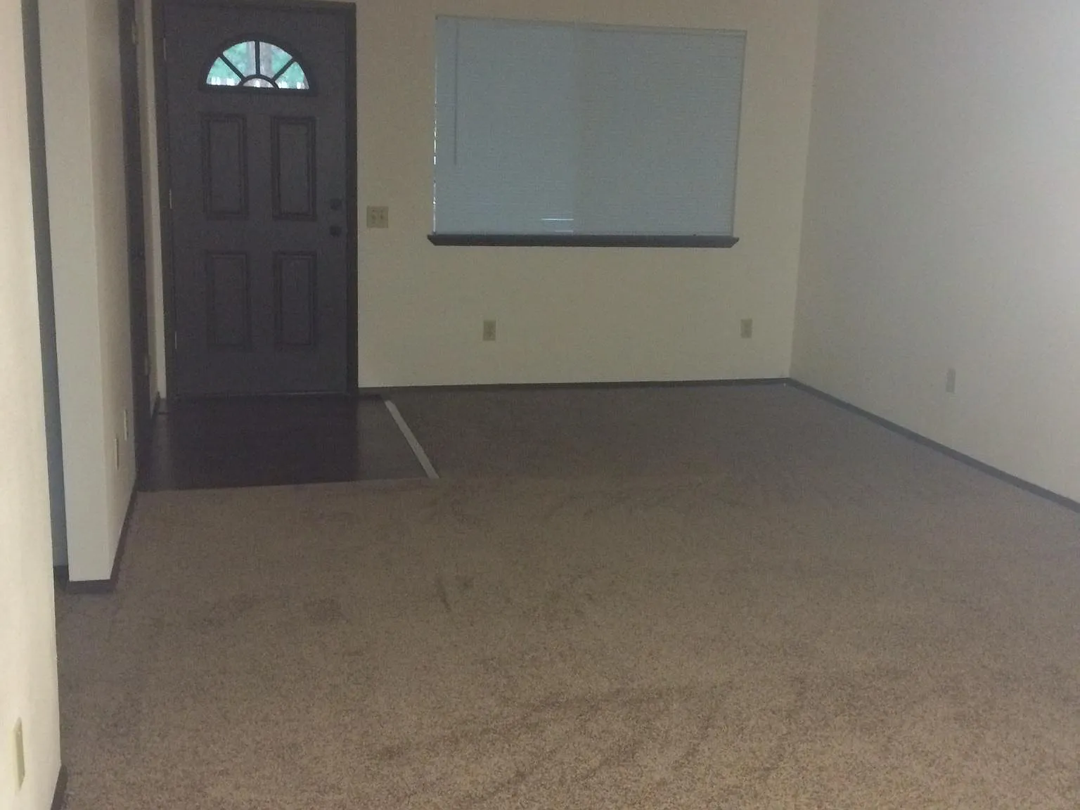 3 bed, 900 sqft, $1,350 — Photo 3