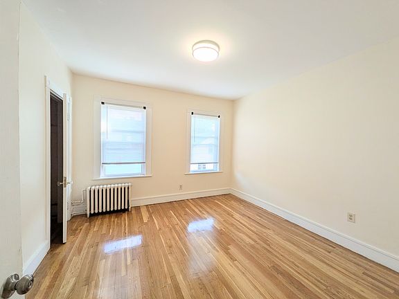 5th image of 110 Murdock St #1