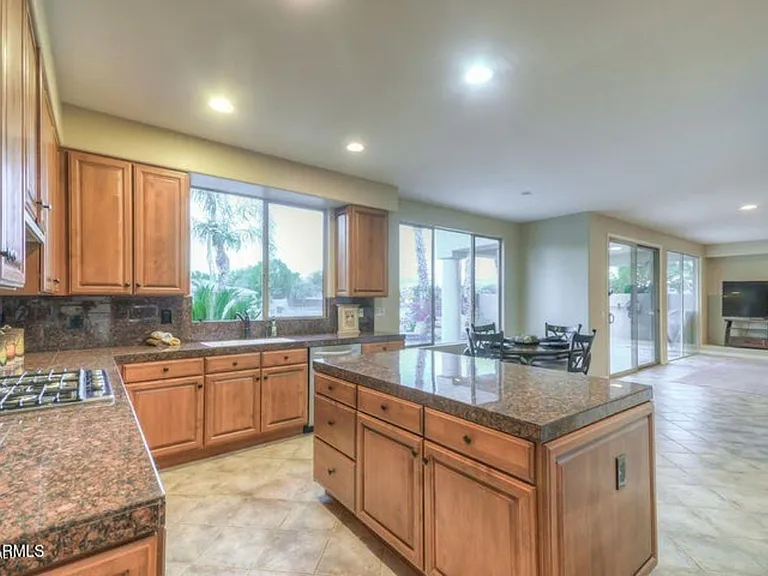 1690 W Bartlett Way — Photo 9