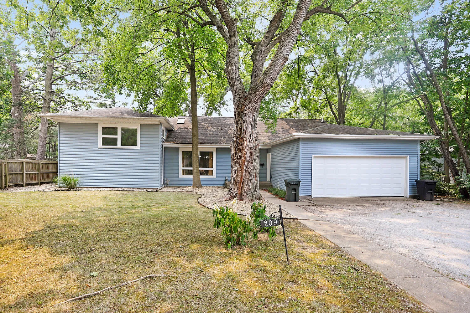 209 E Mumford Dr photo 1