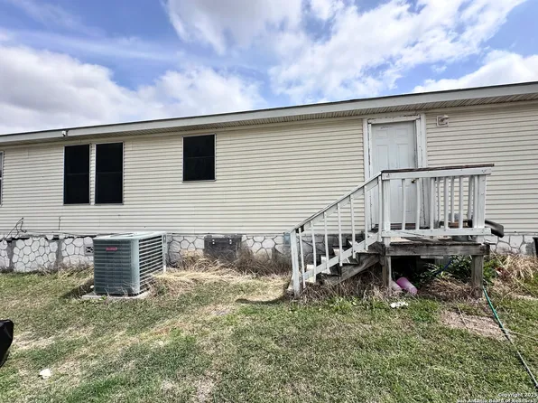 2950 Pioneer, Seguin, TX 78155