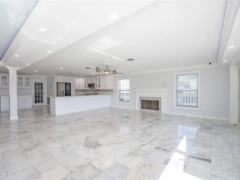 551 Crystal Dr — Photo 20