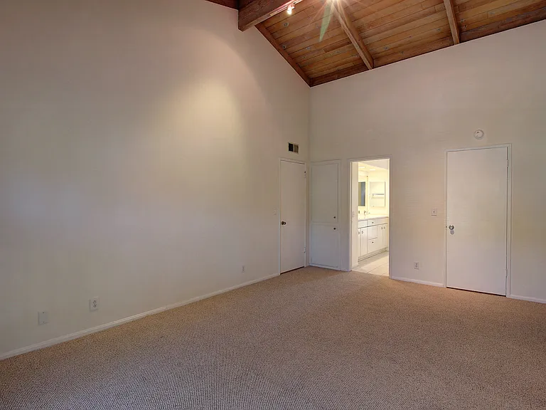 2630 State St #6 — Photo 21