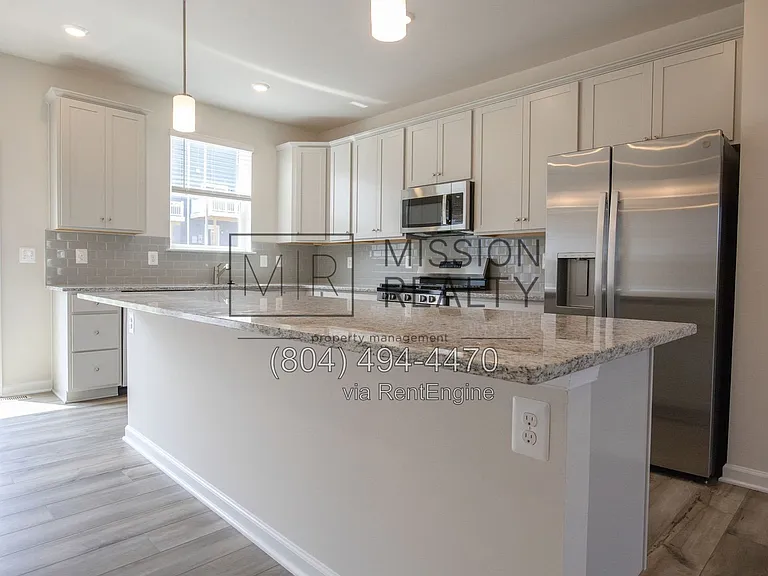8756 Whitman Dr — Photo 12