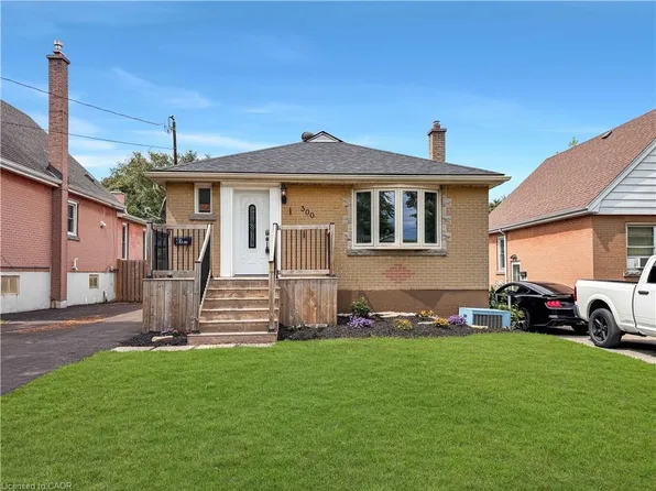 300 E 32nd St, Hamilton, ON L8V 3S7