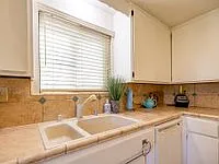 5908 Stockdale Hwy #1 — Photo 6