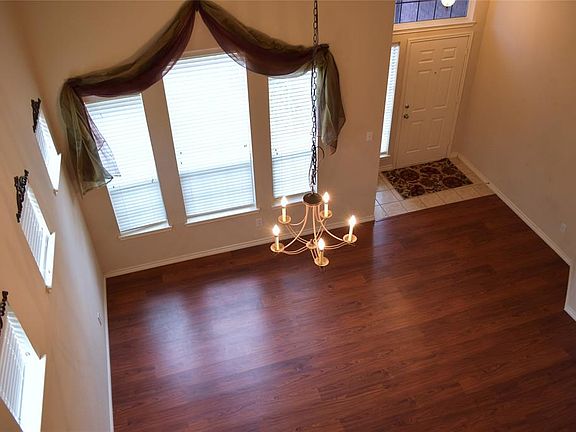 3rd image of 129 Meadow Bend Trl