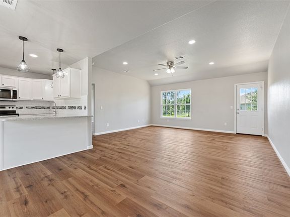 3rd image of 605 Avalon Dr