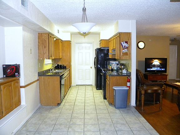 Kitchen with nook