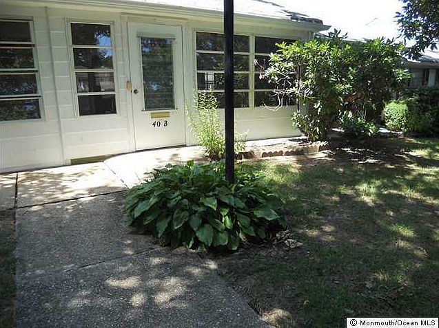 1st image of 40 Cambridge Court #B