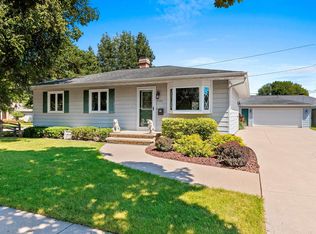 525 Marcella Ave, Combined Locks, WI 54113