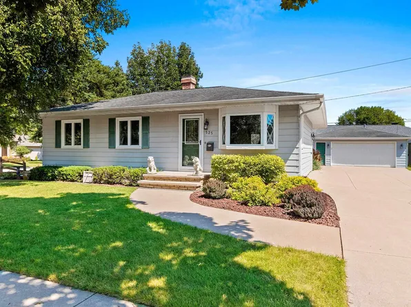 525 Marcella Ave, Combined Locks, WI 54113