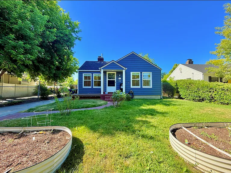 262 E Browning Ave — Photo 1