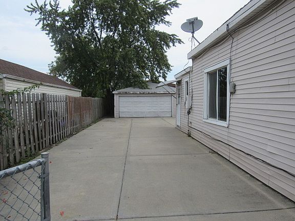 3rd image of 10314 W Medill Ave