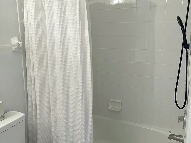 1548 Tiverton Blvd #3 — Photo 6