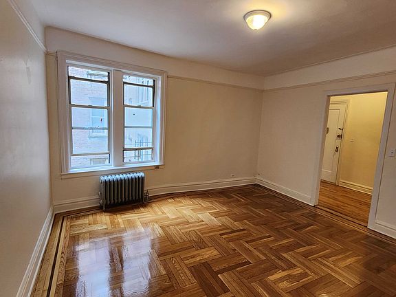 4th image of 261 Seaman Ave #C2