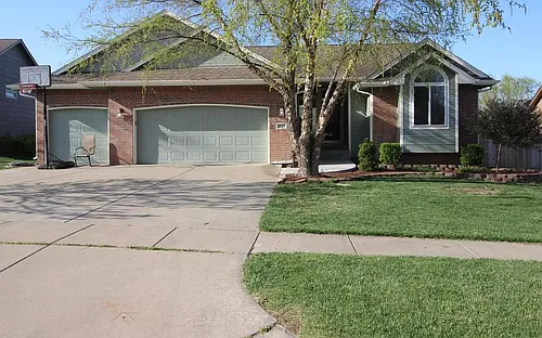 1119 E Rushwood Dr Photo 1