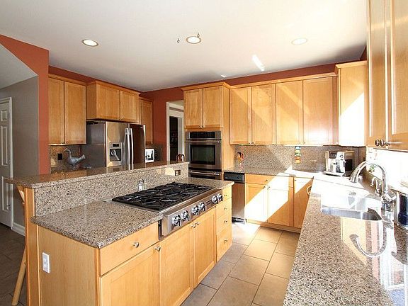5th image of 2204 239th Pl NE