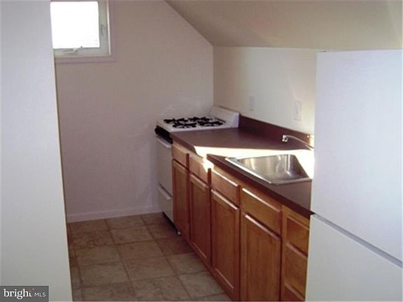 4th image of 547 Washington Ave #3