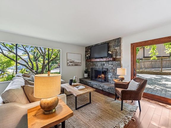 4th image of 2702 Tiki Road