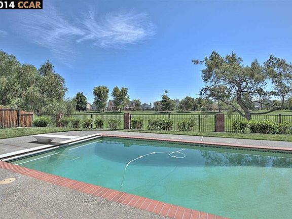 4th image of 2238 Prestwick Dr