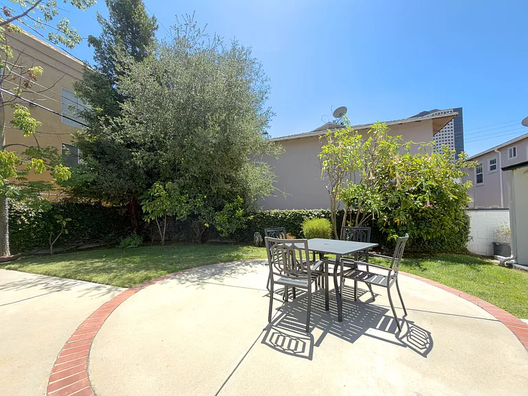 316 N Kenwood St — Photo 12