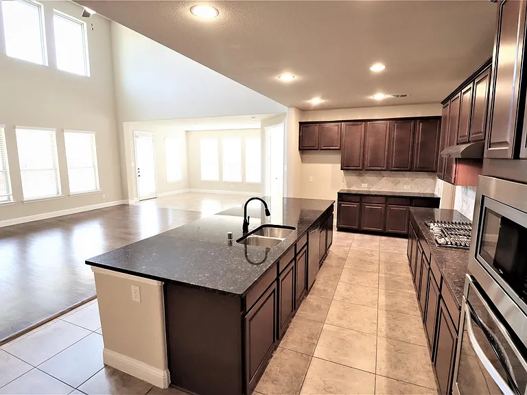5070 Kerstyn Dr — Photo 16