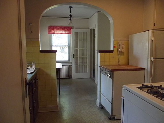 5th image of 32 Spruce Ln