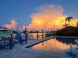 11255 3rd St E, Treasure Island, FL 33706