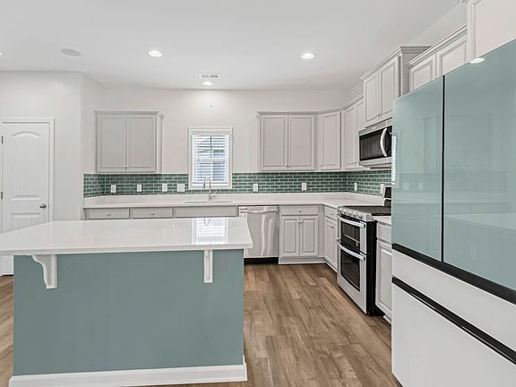 5th image of 728 Bustling Branch Ln
