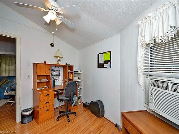 4th image of 170 Windy Hill Dr
