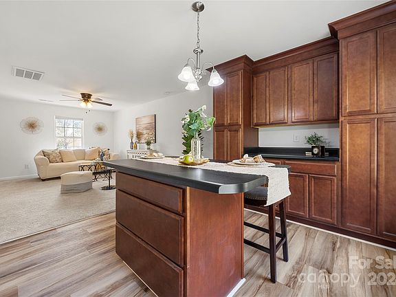 4th image of 692 Victory Gallop Ave #93