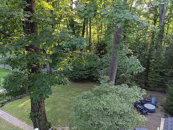 5th image of 48 Poland Manor Dr