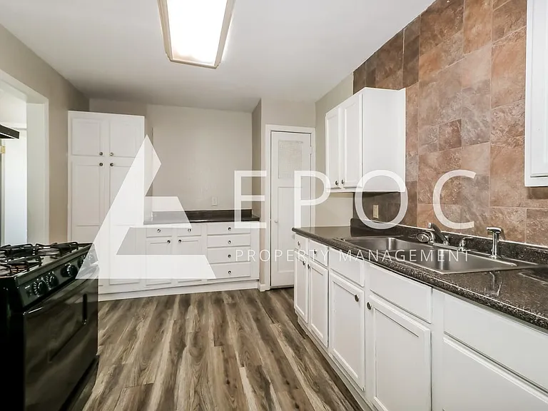 1702 S 9th St — Photo 4