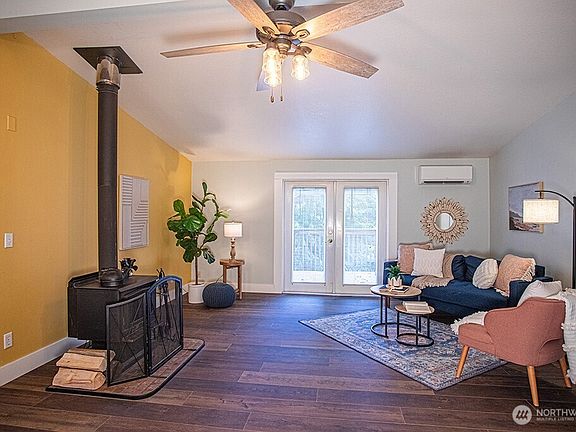 3rd image of 1485 Eady Place E