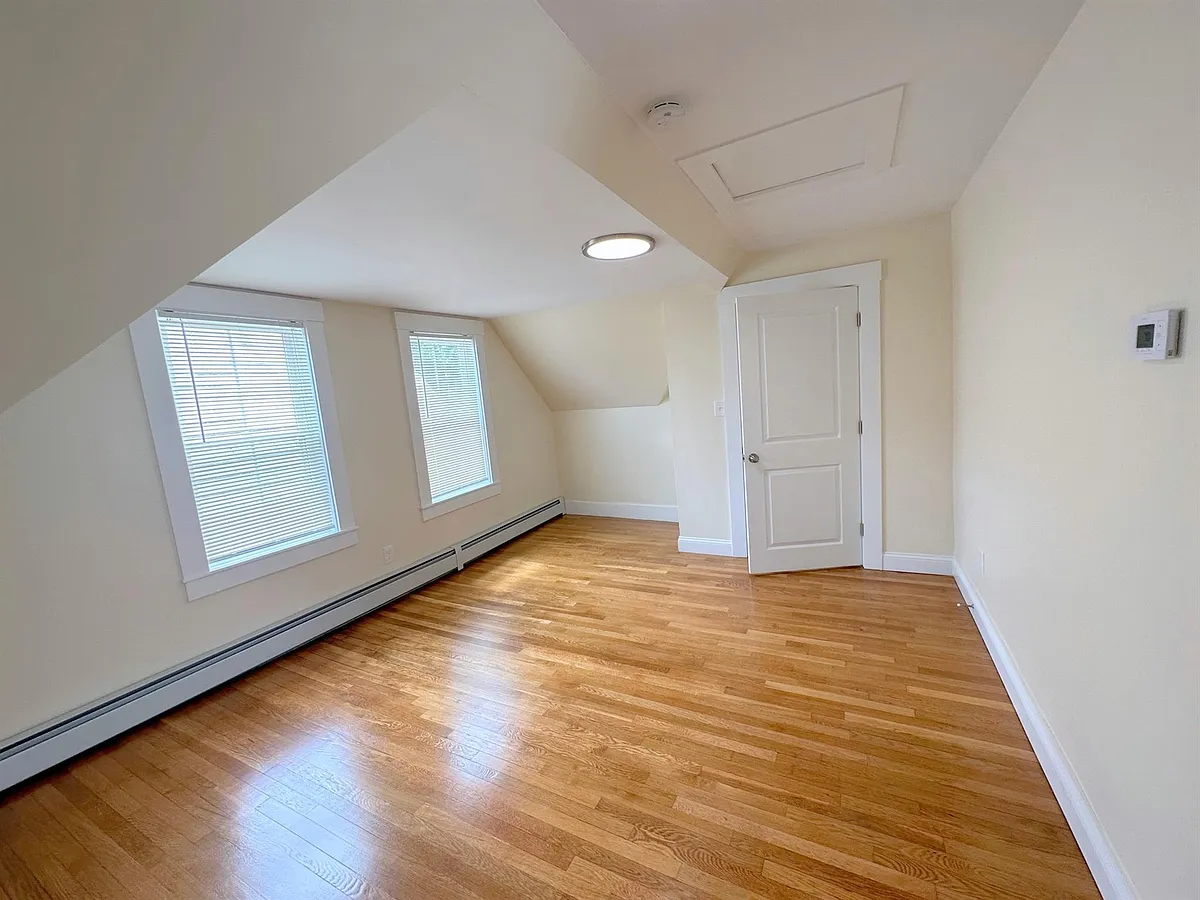 Building Photo - 114 Hudson St #3