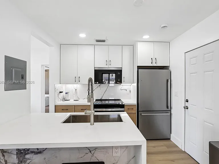 6595 SW 31st St — Photo 1