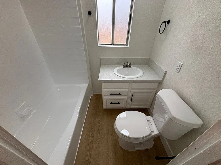 24339 Myers Ave — Photo 11