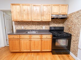 32-59 33rd St #C1, Astoria, NY 11106