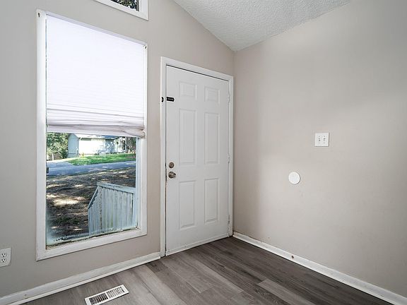 4th image of 5764 Desoto Dr