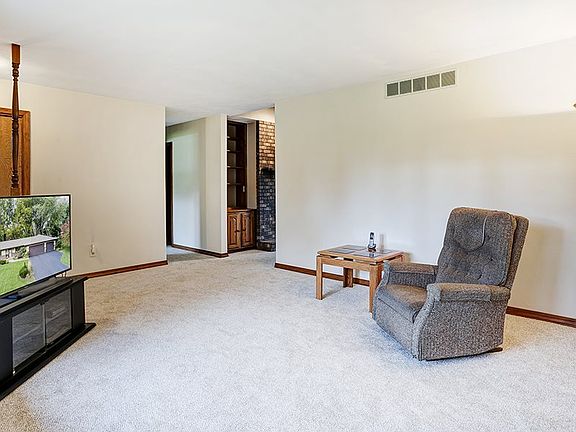 2nd image of 6205 Thorncrest Dr